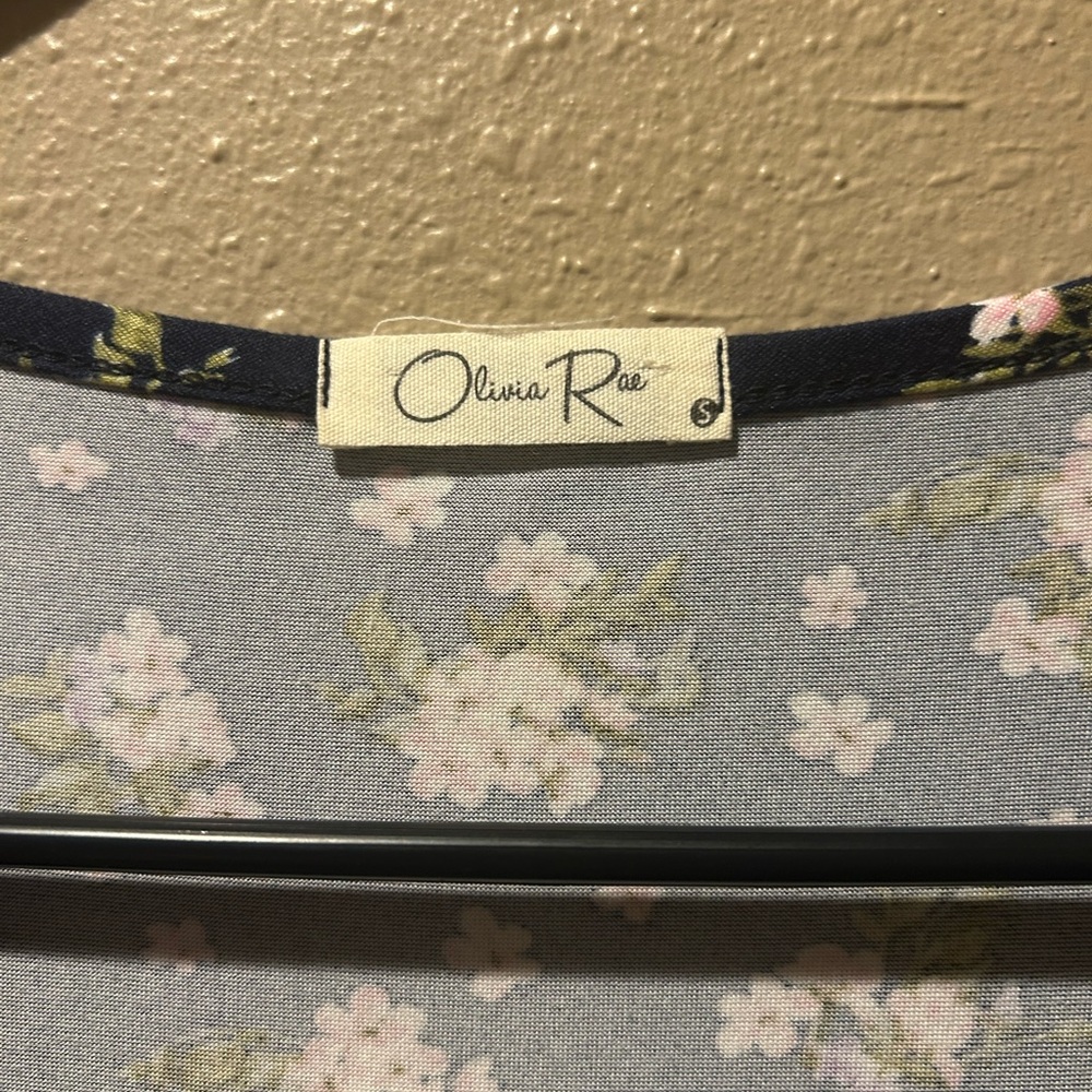Floral Top - Picture 2 of 3